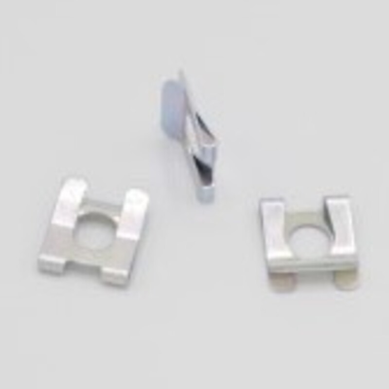 une photo de Batch of 2 Fastening Hettich motor Clips une photo de Batch of 2 Fastening Hettich motor Clips